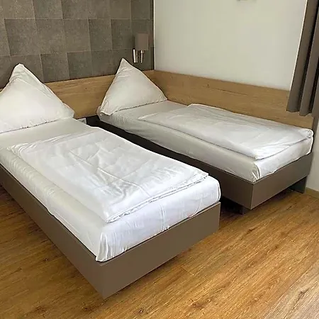 سنتر إيسن